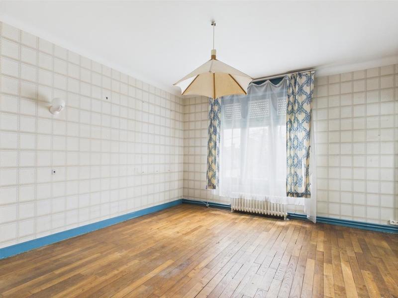 Maison - 220 m² - 9 pièces