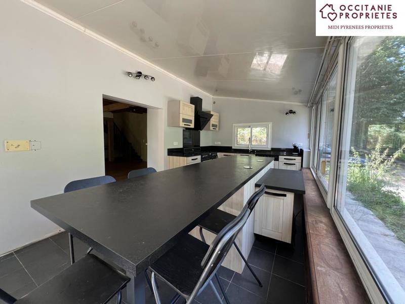 Propriété - 230 m² - 7 pièces