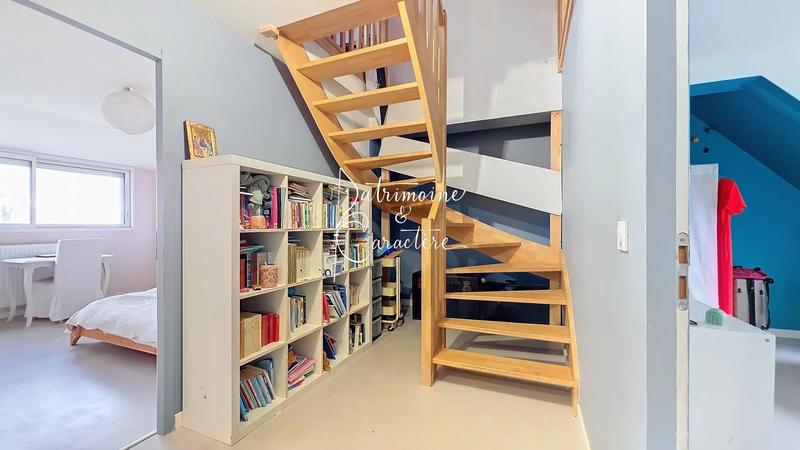 Maison - 215 m² - 9 pièces