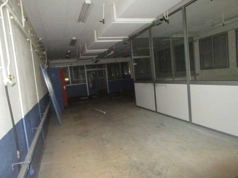 Local d'activité / Entrepôt - 1 200 m² - 2 pièces