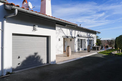 Maison - 200 m² - 7 pièces