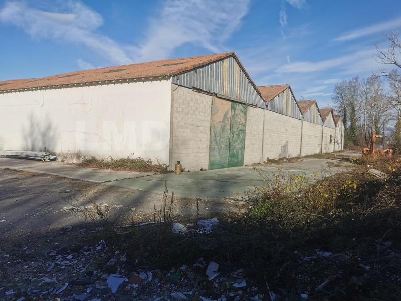 Entrepôt - 2 200 m² - 1 pièce