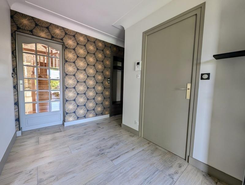 Maison - 211 m² - 7 pièces