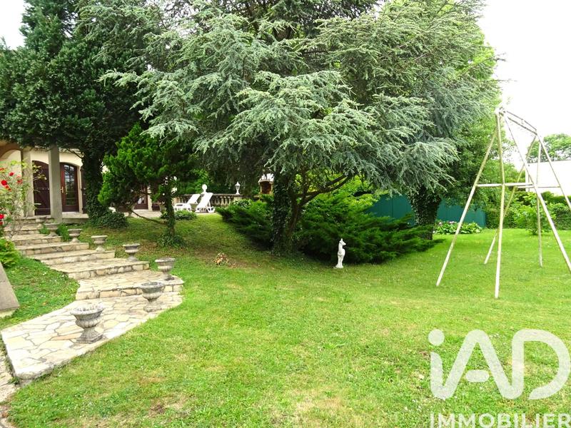 Maison - 205 m² - 9 pièces