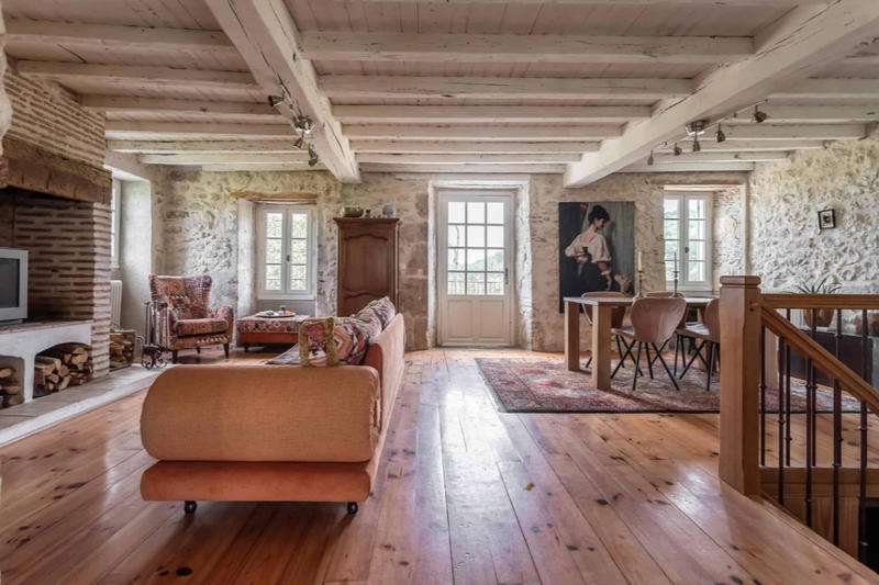 Maison - 220 m² - 6 pièces