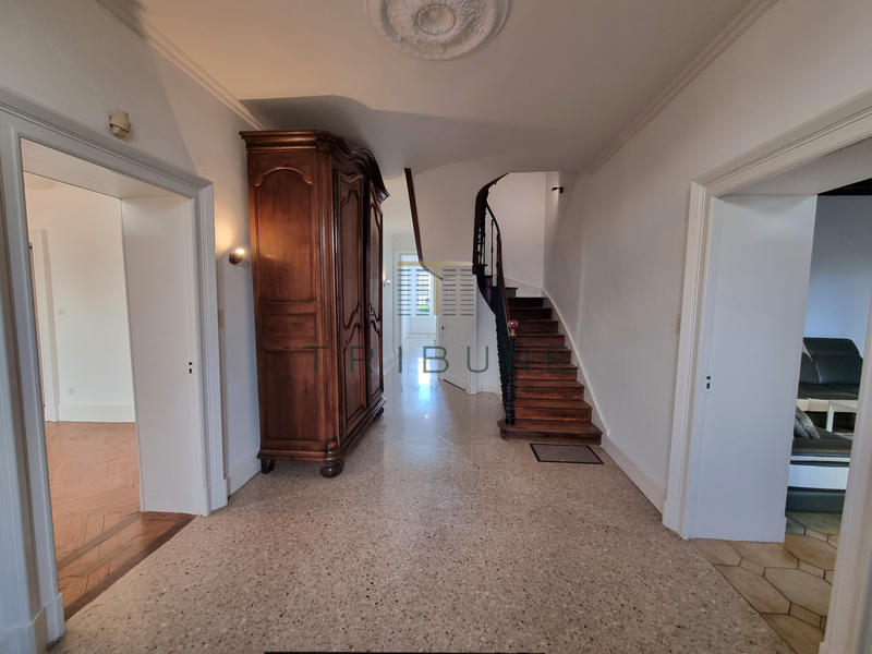 Maison - 292 m² - 10 pièces