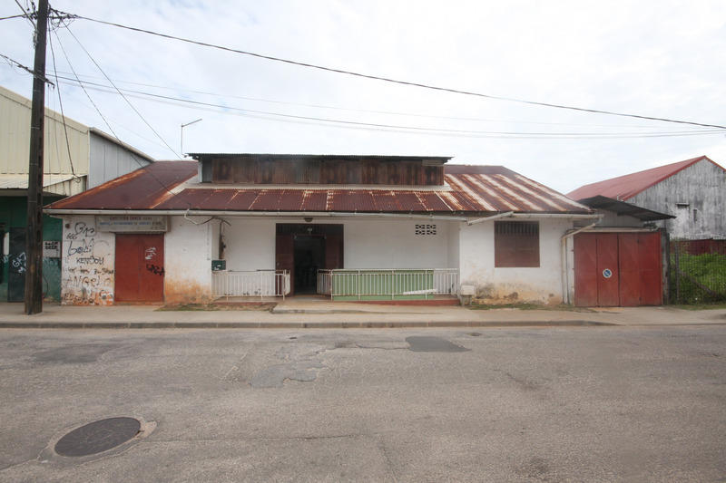 Maison - 230 m² - 8 pièces