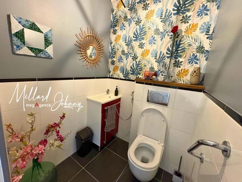 Maison - 204 m² - 9 pièces