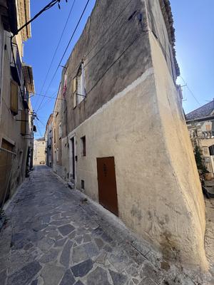 Immeuble - 110 m² - 5 pièces