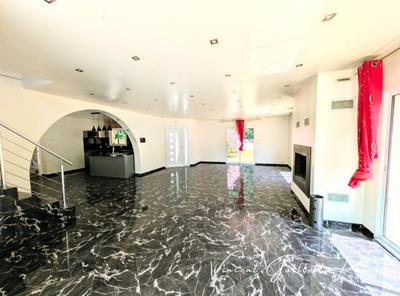 Maison - 172 m² - 5 pièces