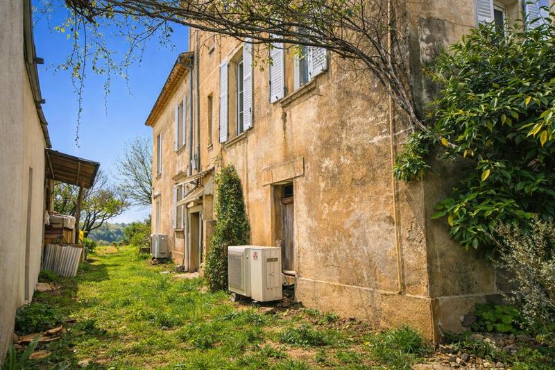 Maison - 220 m² - 6 pièces