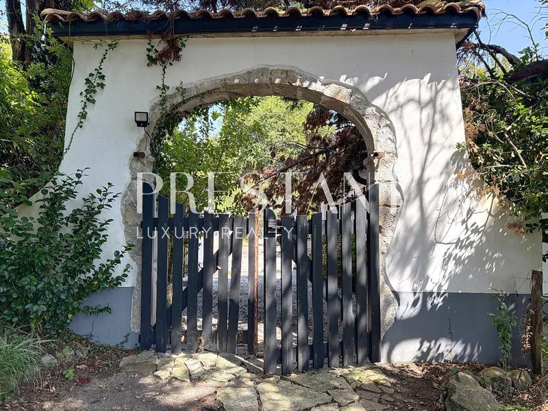 Maison - 200 m² - 9 pièces