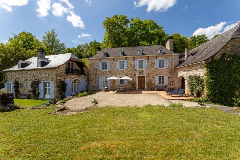 Maison en pierre - 450 m² - 8 pièces