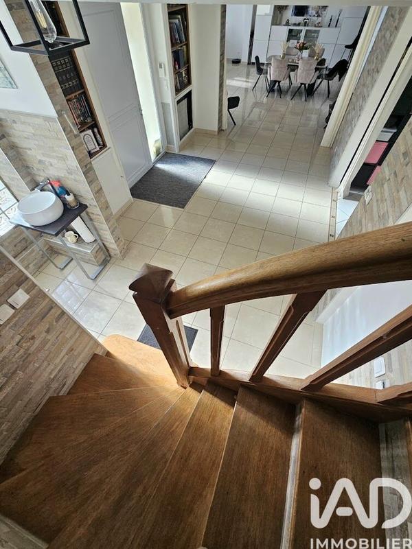 Maison - 210 m² - 10 pièces