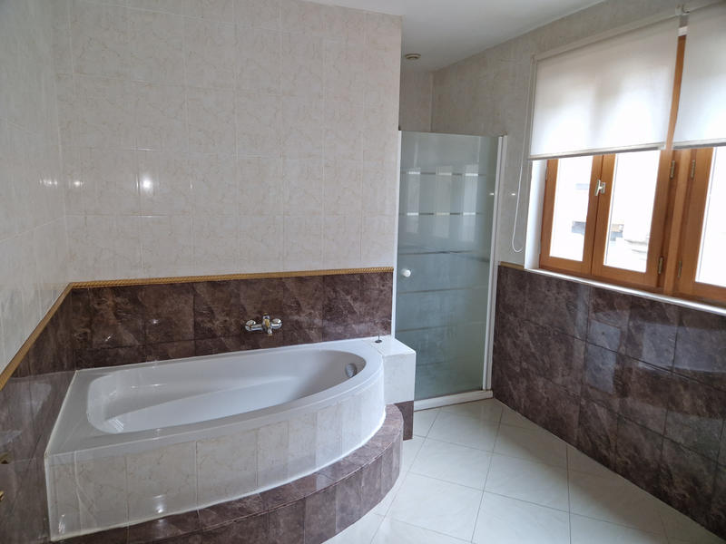 Maison - 224 m² - 7 pièces