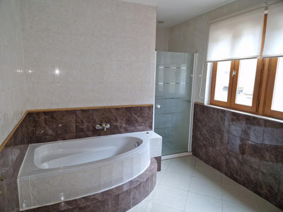 Maison - 224 m² - 7 pièces