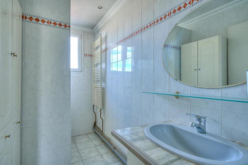 Maison - 280 m² - 14 pièces