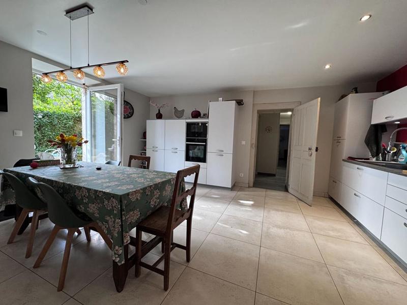 Maison - 220 m² - 6 pièces