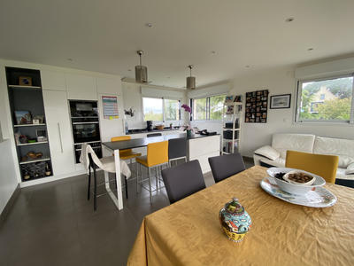 Maison - 121 m² - 5 pièces