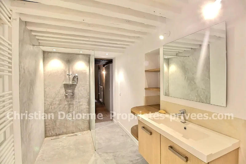 Appartement - 192 m² - 5 pièces