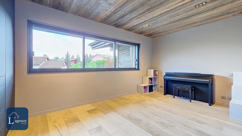 Maison - 219 m² - 7 pièces