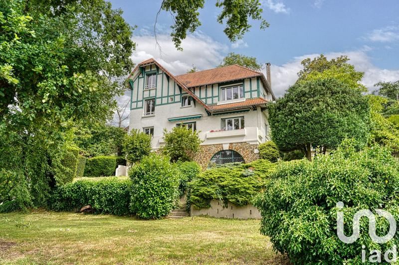 Maison - 223 m² - 8 pièces