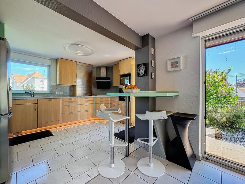 Maison - 180 m² - 9 pièces