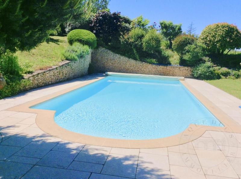 Maison - 151 m² - 6 pièces