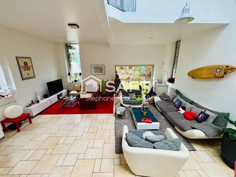 Maison - 201 m² - 6 pièces