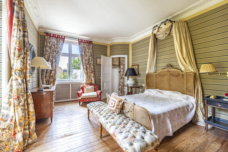 Propriété - 665 m² - 13 pièces