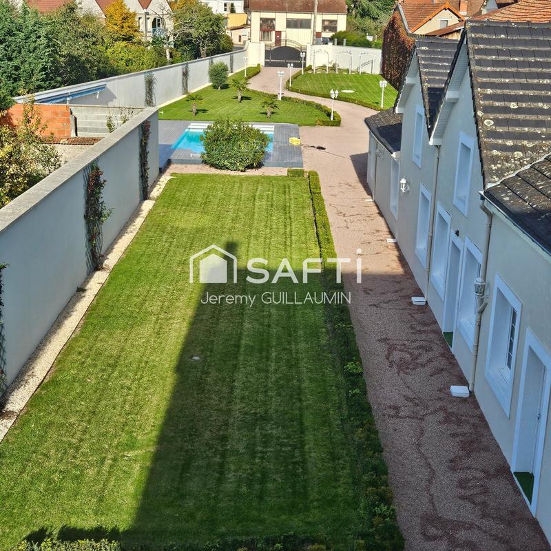 Maison - 311 m² - 11 pièces