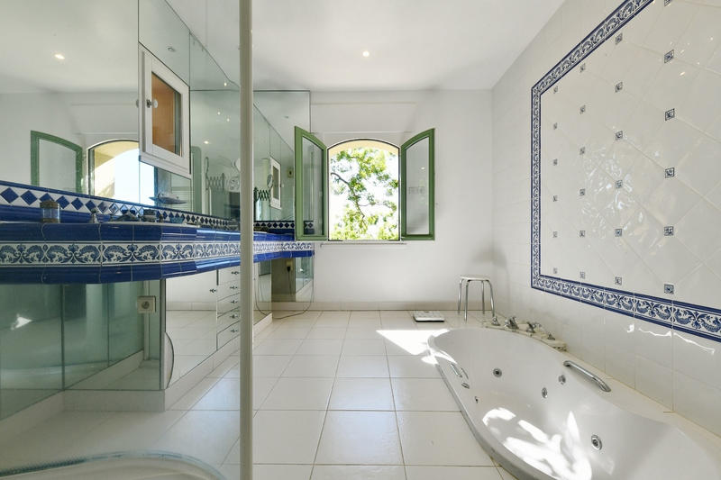 Villa - 360 m² - 10 pièces