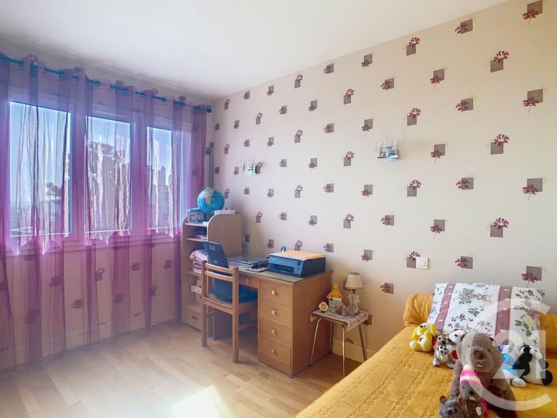 Maison - 279 m² - 12 pièces