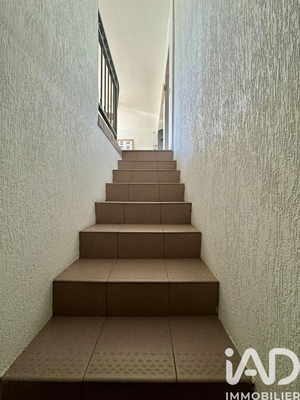 Maison - 218 m² - 8 pièces