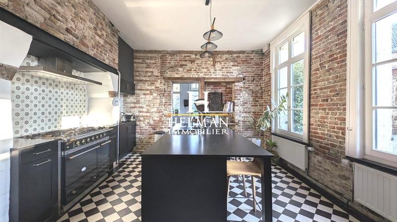 Maison - 226 m² - 7 pièces