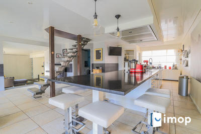 Maison - 180 m² - 7 pièces