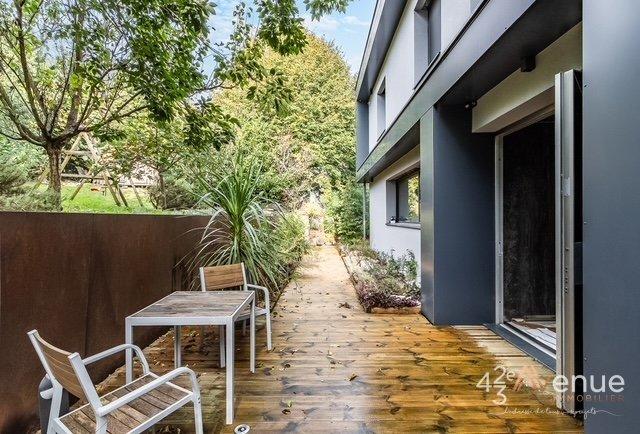 Maison - 250 m² - 8 pièces