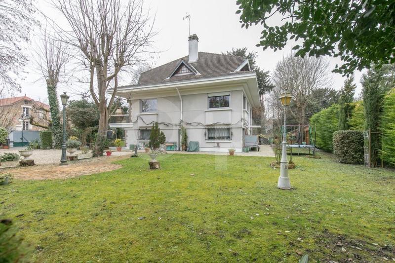 Propriété - 212 m² - 7 pièces