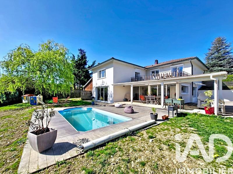 Maison - 240 m² - 7 pièces