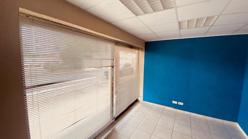 Local commercial - 78 m² - 4 pièces