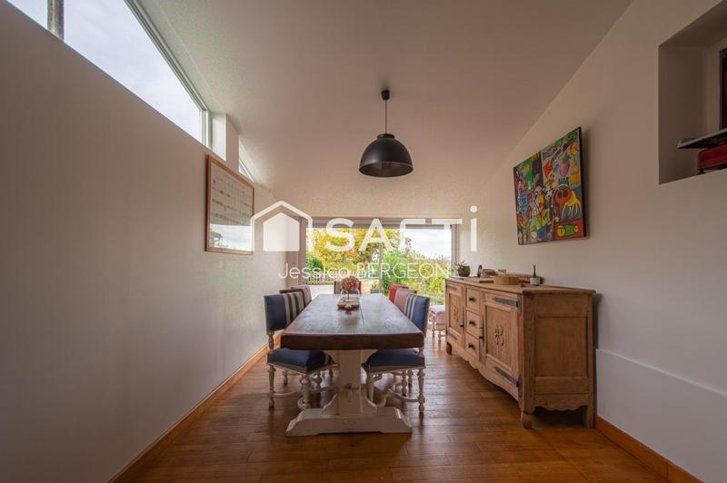 Maison - 222 m² - 7 pièces