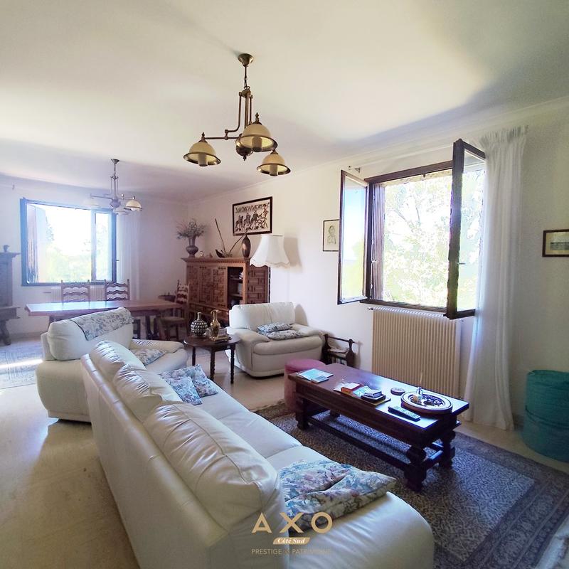 Maison - 242 m² - 9 pièces