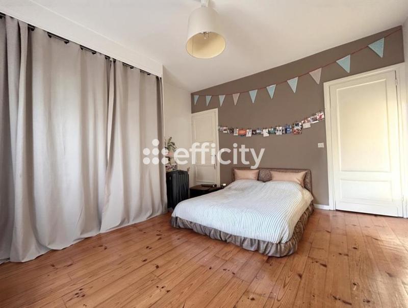 Maison - 210 m² - 8 pièces