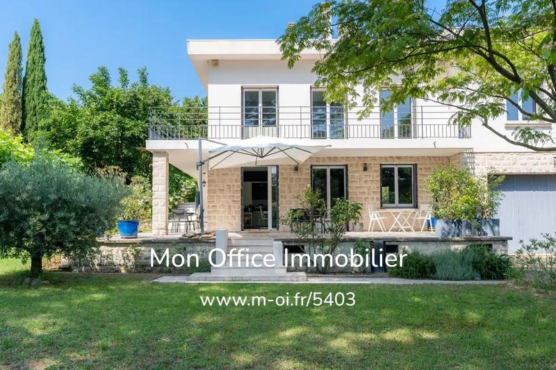 Maison - 185 m² - 8 pièces