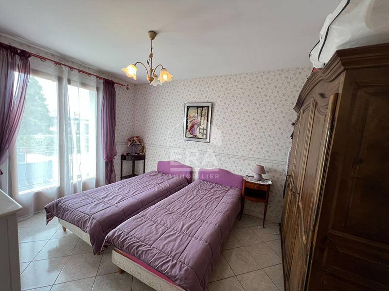 Maison - 235 m² - 8 pièces