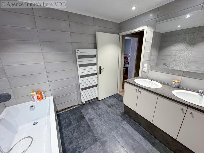 Appartement - 186 m² - 7 pièces