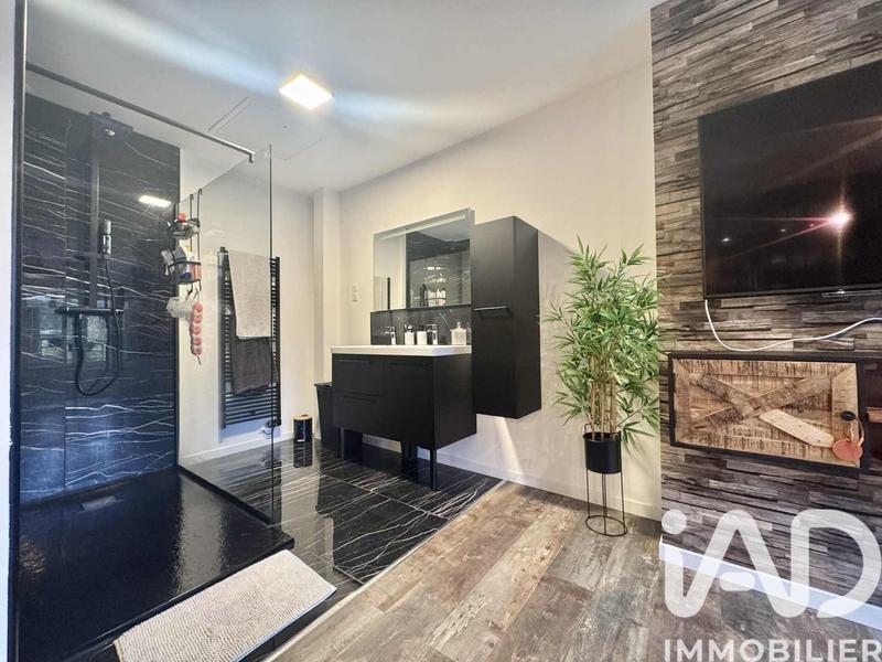 Maison - 223 m² - 7 pièces