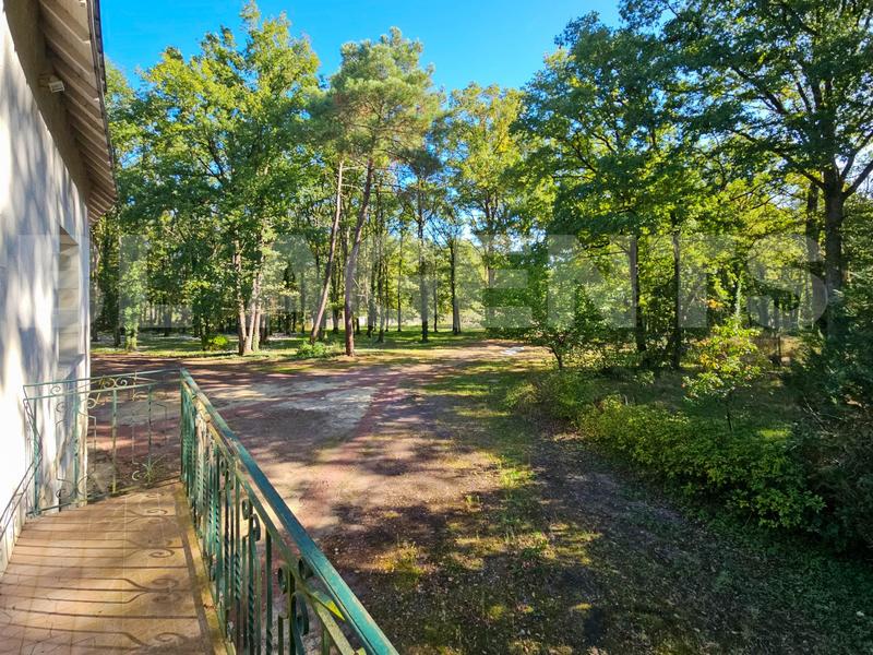 Maison traditionnelle - 250 m² - 8 pièces