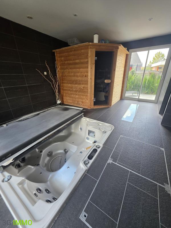 Maison - 330 m² - 9 pièces