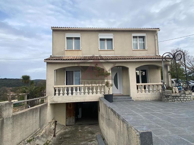 Maison - 99 m² - 6 pièces